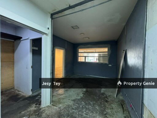 (Taman Molek) Double Storey Shop For Rent