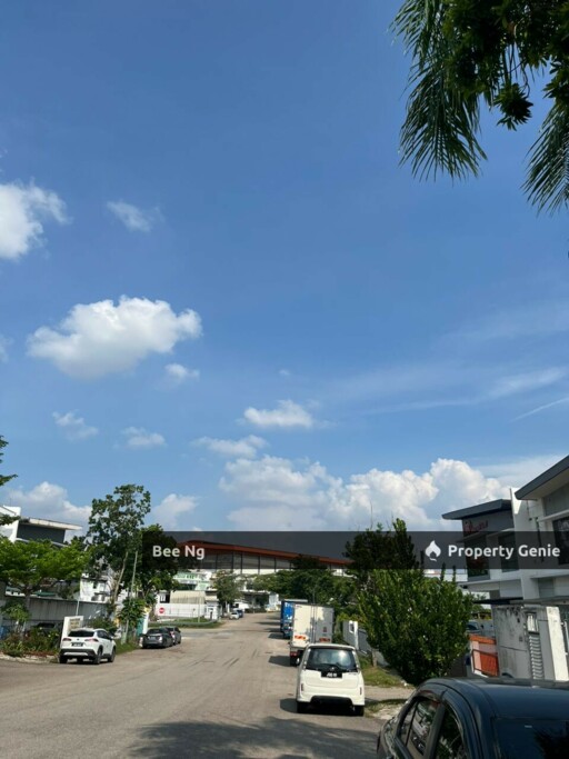 Kempas Utama / 1.5 Storey Semi D Factory / Light Industry