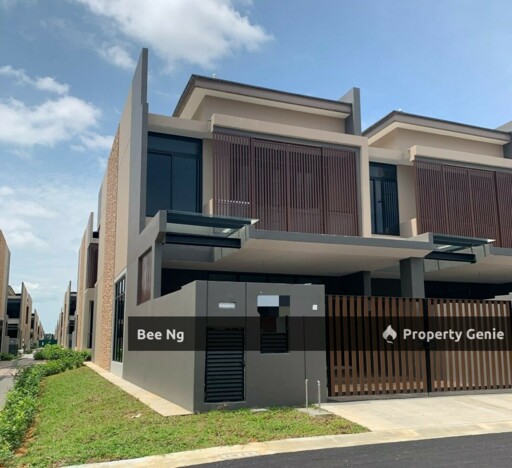 Aurora Sentral Resort Villas / Iskandar Puteri / End Lot / 2 Storey Terrace 24x75 / Brand New