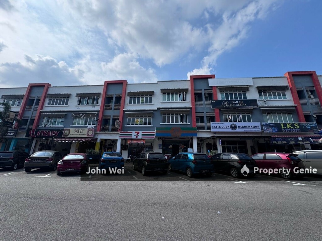 ROI 6%++📈 Jalan Serangkai 11 , Taman Bukit Dahlia 3 Storey Shoplots For Sale
