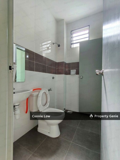 FREEHOLD KLEBANG PUTRA DOUBLE STOREY INTERMEDIATE CORNER FOR SALE