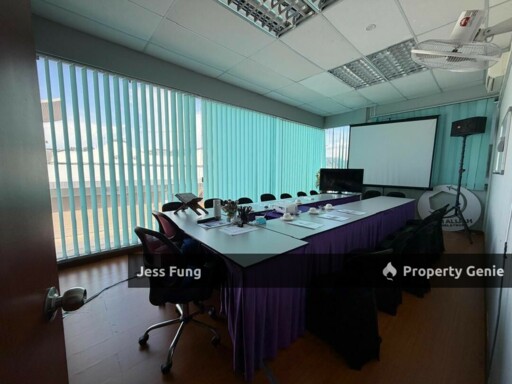88 Market 2nd floor corner lot office for RENT