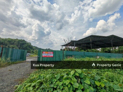 Facing Main Road Land For Rent! 📍Located at 15th Mile