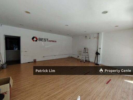 End Lot Bukit Beruang [Ground Floor] Shop Lot For Rent