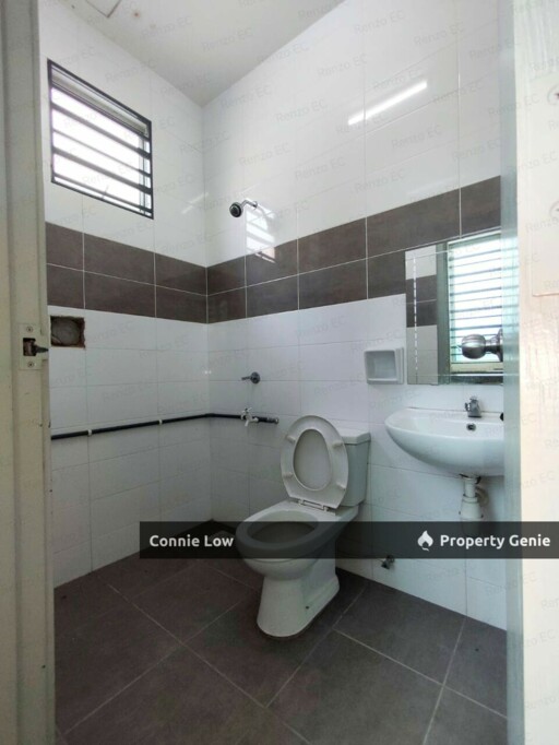 FREEHOLD KLEBANG PUTRA DOUBLE STOREY INTERMEDIATE CORNER FOR SALE