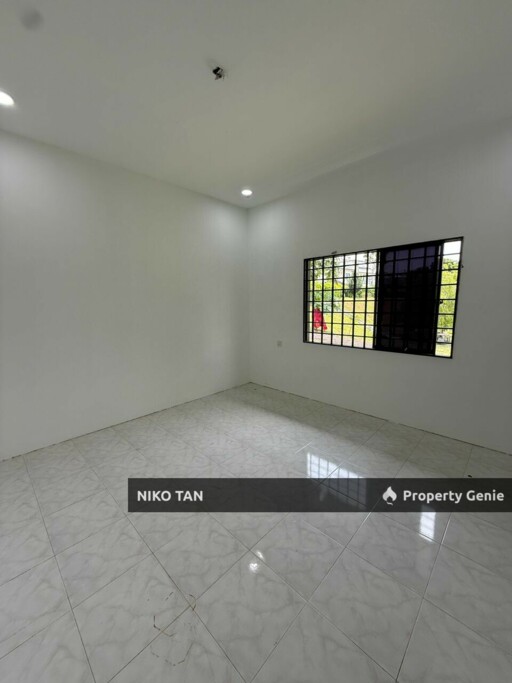 Jalan Jambu Laut 1Stry End Lot Taman Kulai Besar For Sale