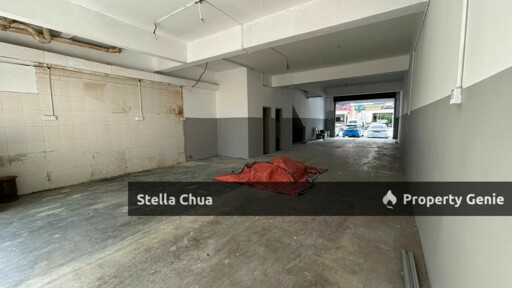 3 STOREY SHOPLOT IN TAMAN AUSTIN PERDANA (GROUND FLOOR)