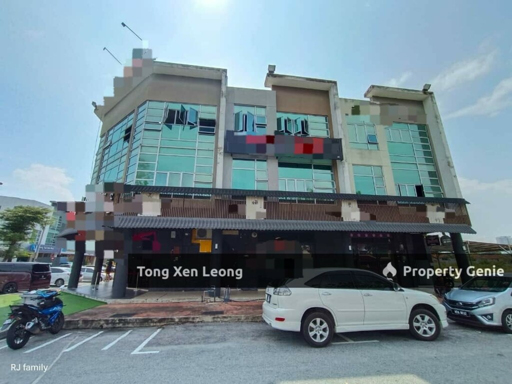 Kota Laksamana 3 Adjoining Ground Floor Corner Shoplot Facing Mainroad For Rent !!