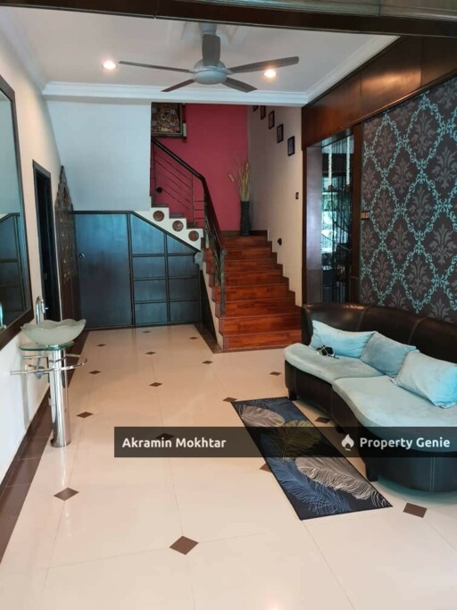CORNER LOT & RENOVATED | LAMAN OAKLEAF 2.5 STOREY SUPERLINK