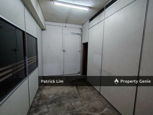 End Lot Bukit Beruang [Ground Floor] Shop Lot For Rent