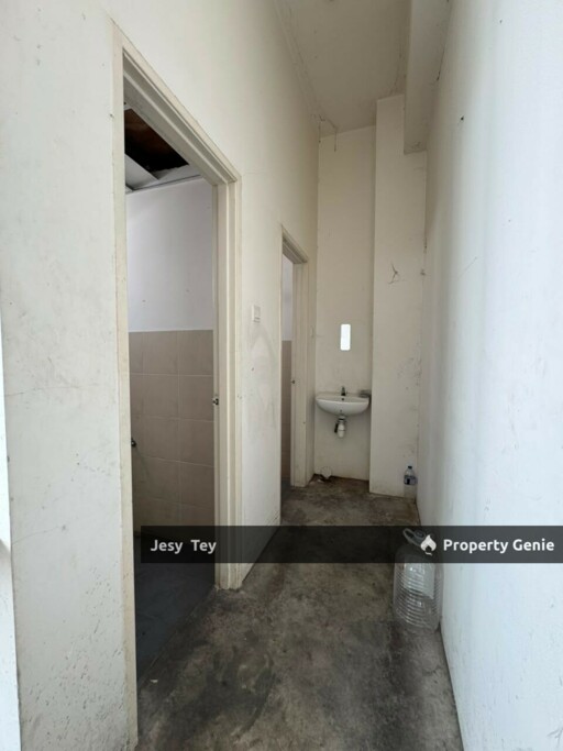 Setia Tropika 1st Floor For Rent