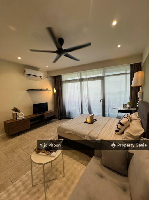 Crown Tower/Block E Furnished Studio Unit with Nice View for Sale