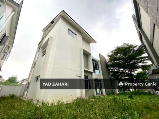 Taman Alam Kemuning, Shah Alam | 3-Storey Bungalow 6+1 Bedrooms | RM1.6M - Near Highway, Spacious Car Porch & Big Covered Balcony