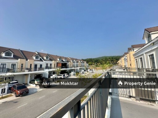 Freehold & Partially Furnished | 3 Storey Bangi Avenue Seksyen 7