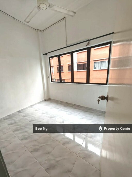 Pulai Utama / Low Cost Flat / Tingkat Pertama / Fully Renovate / Super Value
