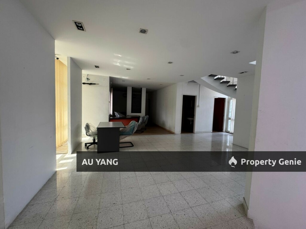 LEBUHRAYA CODRINTON AVENUE