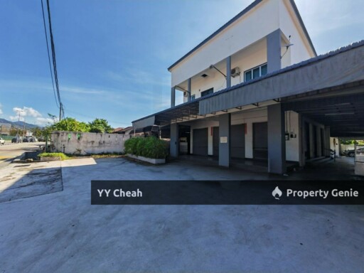 Jelapang Ipoh, main road - Bungalow shop, many car parks available