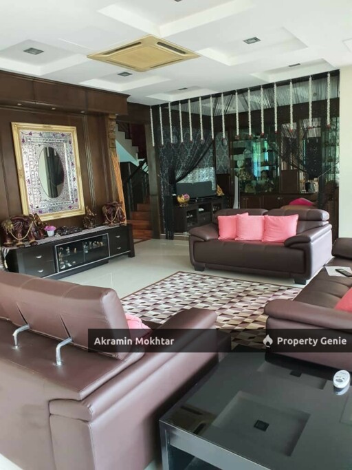 CORNER LOT & RENOVATED | LAMAN OAKLEAF 2.5 STOREY SUPERLINK