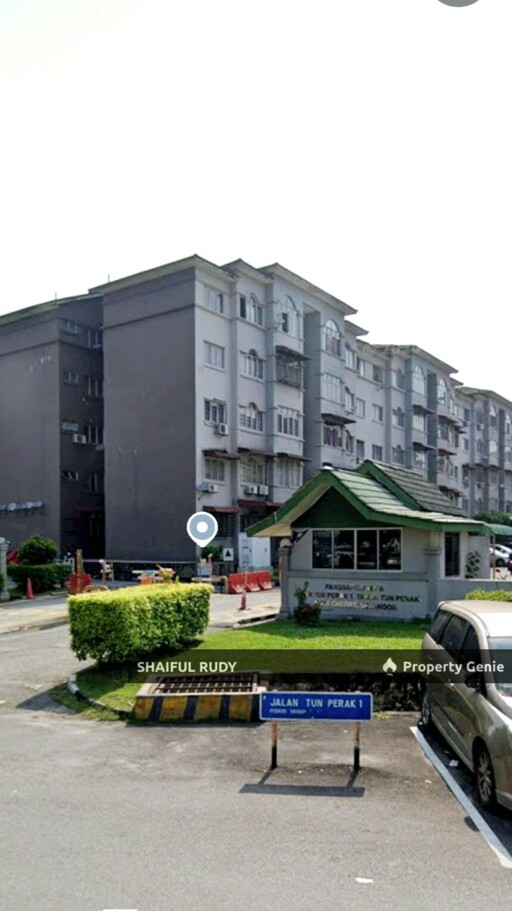 Pangsapuri Wira Ground Floor Parking Depan Rumah