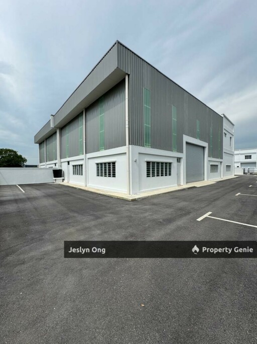1.5 storey Semi-D Factory at Senai Idaman for Sale & Rent