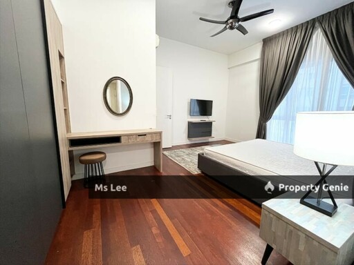 Pavilion Hilltop @ Mont Kiara- Level 21 with balcony-Sale below bank value Rm250k