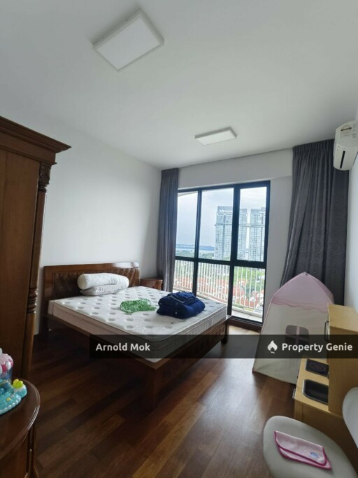Strait View 18 Condominium for Sale