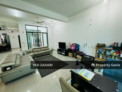 Aster Grove, Shah Alam | 3-Storey Superlink 5 Bedrooms | RM1.1M - Freehold, Below MV & Spacious Parking