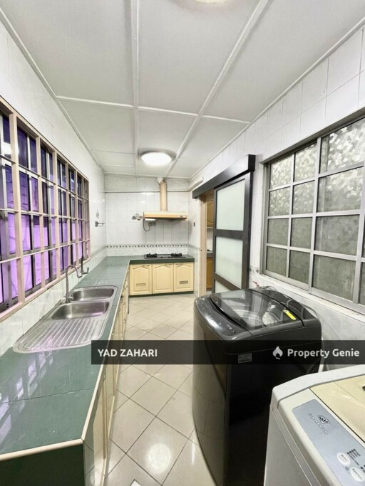 Seksyen 9, Shah Alam | 2-Storey Semi-D 5+1 Rooms | RM1.55M - Renovated, Extended Kitchen & Well Maintained