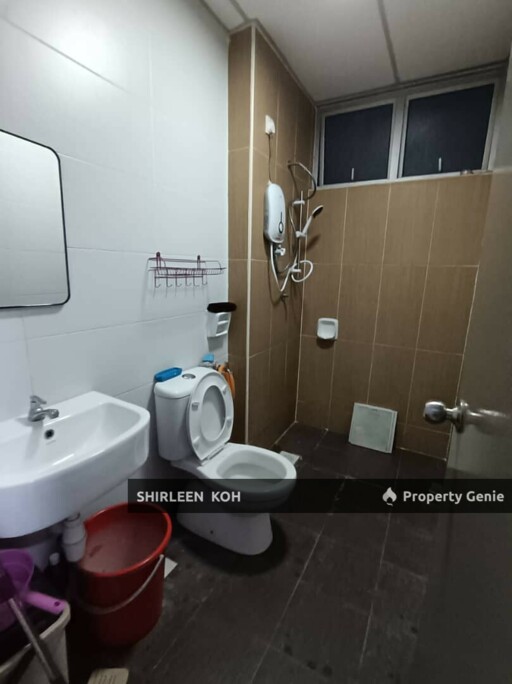 Male room for rent at Larkin Heights @ Larkin Idaman