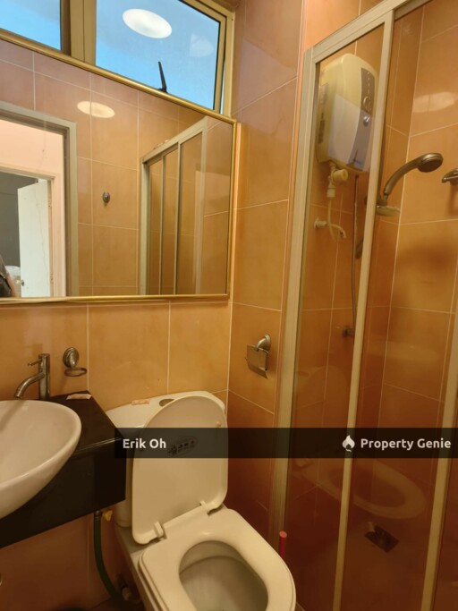 East Lake Residence Seri Kembangan for Sale Comfort Living by the Lake, Next to MRT & UPM