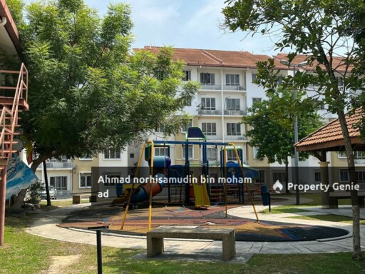 Partially Furnished Akasia Apartment at Setia Alam for RENT