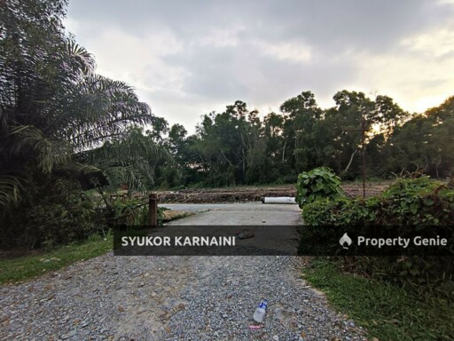 Land, Johan Setia, Klang