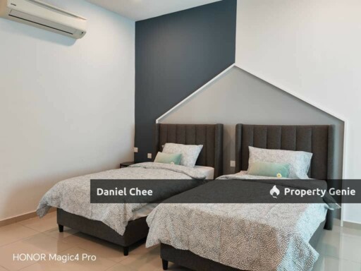 Modern Semi-d Selling Below Market Value with Fully Furnished