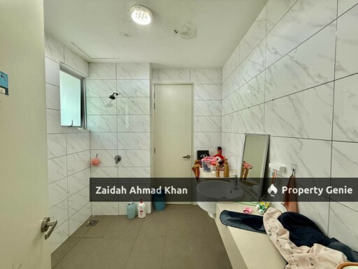 1080 RESIDENCE TAMAN PUNCAK SAUJANA KAJANG 3-STOREY SEMI DETACHED FACING CLUB HOUSE 2 MASTERBEDROOM
