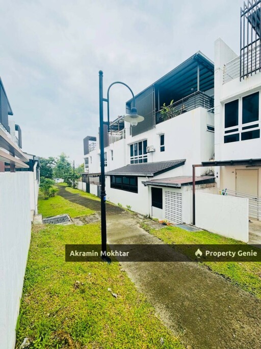 TWO AND HALF STOREY HYPERLINK DUTA VILLA PRESINT 14 PUTRAJAYA