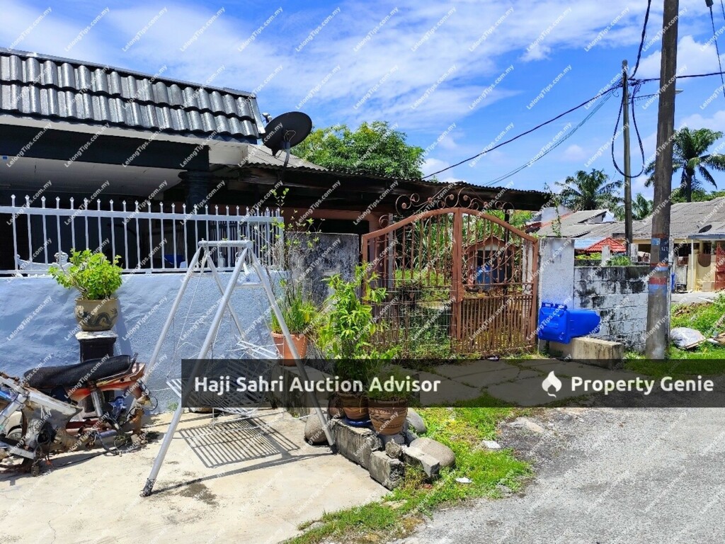 tanah luas boleh bila sebuah rumah lagi.1 Storey Terrace House, Corner Lot, Low Cost Property Address Jalan Jururawat U1/83, Taman Ladang Jaya, Glenmarie, Seksyen U1, 40150 Shah Alam, Selangor