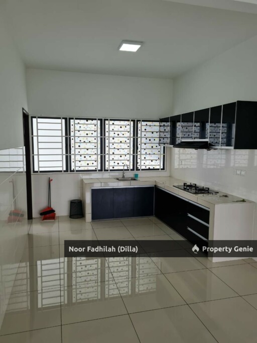 Corner and Spacious Unit Oasis 1 Condominium Mutiara Heights