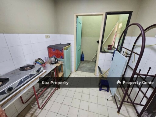 Third Floor Shophouse/Apartment For Rent Located at MJC, Batu Kawa