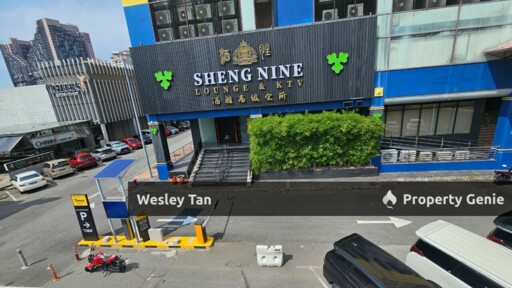 Melaka Raya 1.5 Storey Commercial Corner Shop with Rooftop Balcony Surrounded by 5 Banks