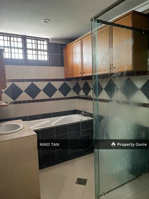 [CORNER]2-Storey Jalan Molek For Sale