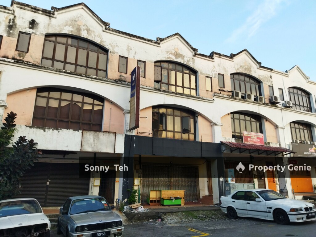 Pusat Perdagangan Subang Permai opposite Monterez Golf & Country Club