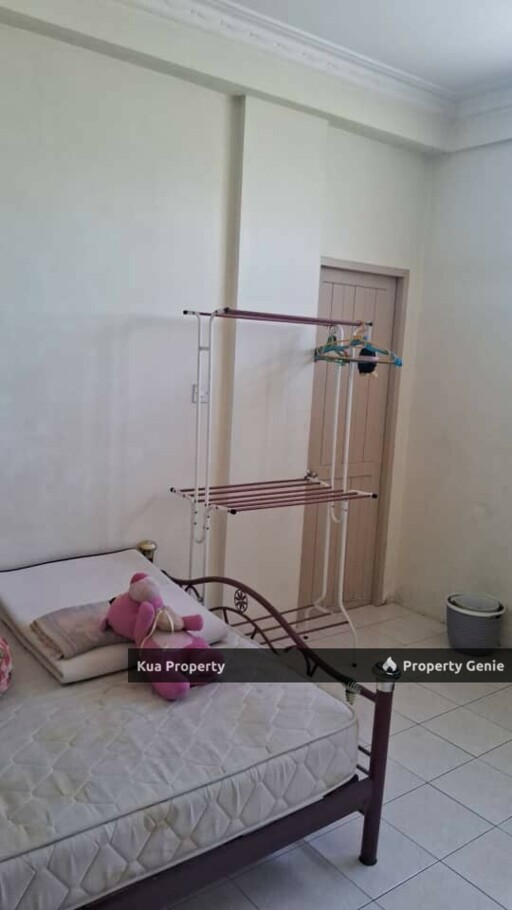 First Floor Shophouse/Apartment For Sale! Located at Matang Jaya