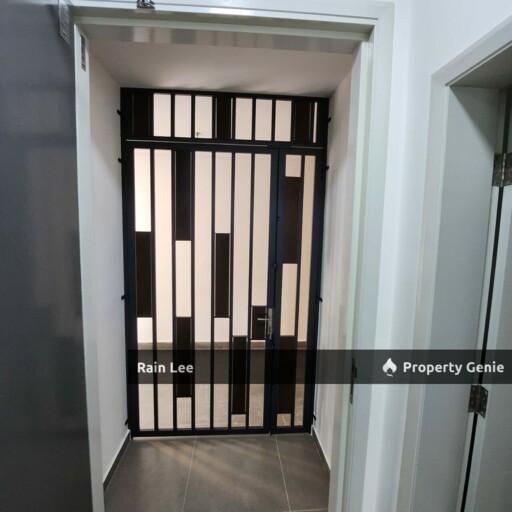 Aster Residence Cheras/Room for Rent / Medium Room Include WiFi /Doorstep MRT Station 2mins Walking Distance