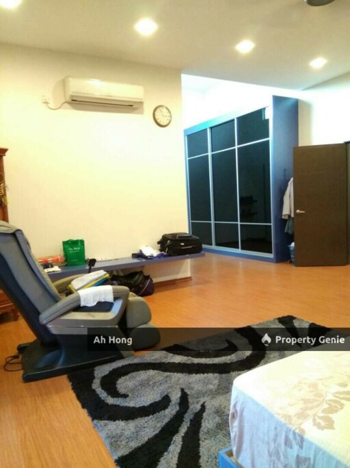 Kempas Utama / Double Storey Semi D / Serrisa Villas / Corner Lot / Renovated / Freehold