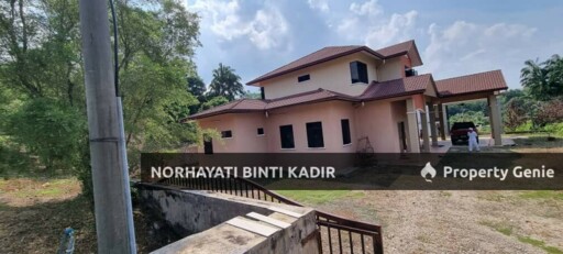 BANGLO 2 TINGKAT TANAH SANGAT BESAR PERKAMPUNGAN DARAT SEKOLAH BESERAH