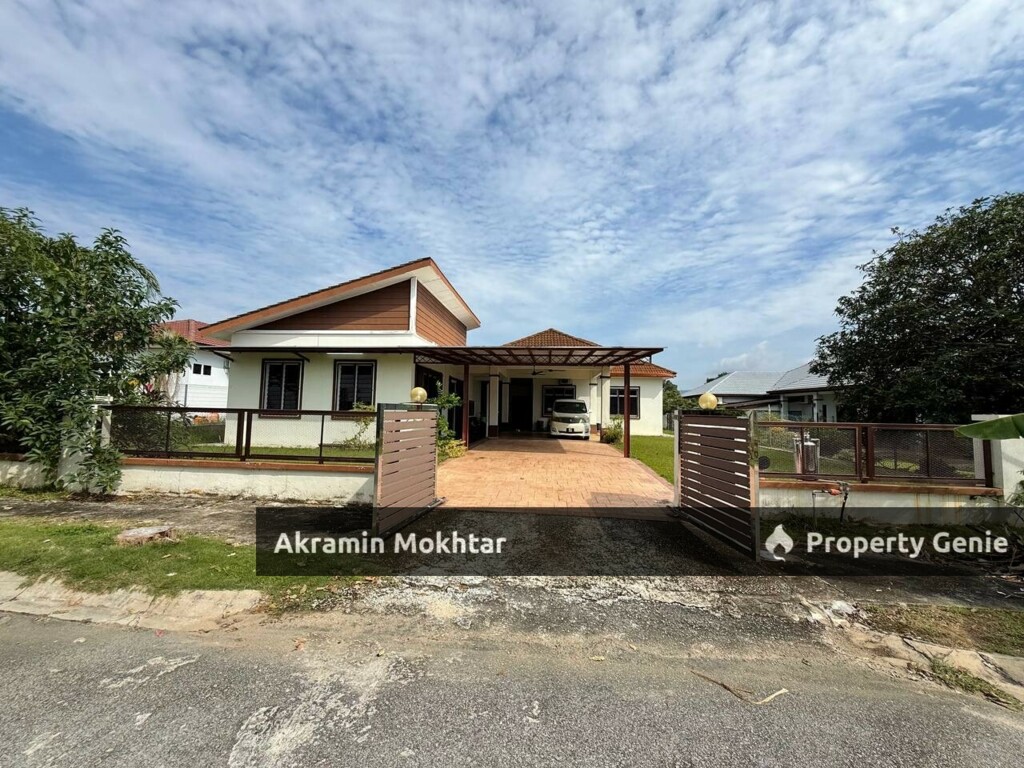 Freehold & Partially Furnished | Single Storey Bungalow Idaman Villa Bandar Sri Sendayan, Seremban