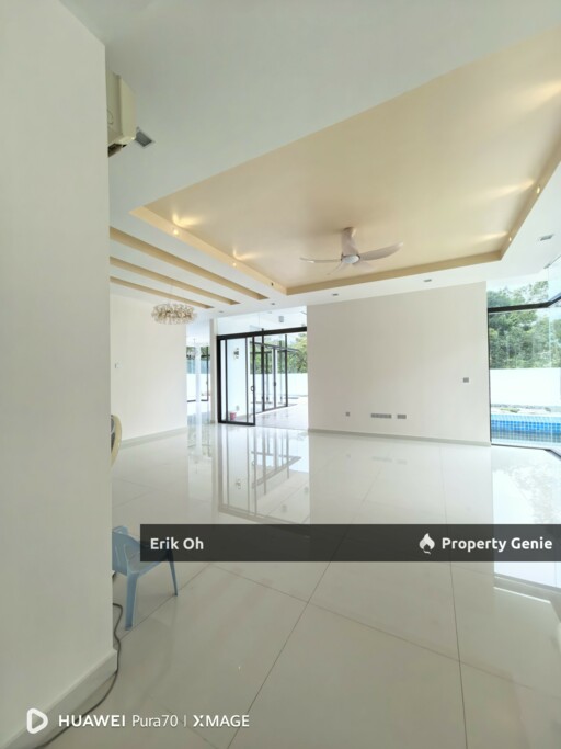 Luxury 3-Storey Corner Bungalow with Pool @ Twin Palm Sungai Long- For Sale