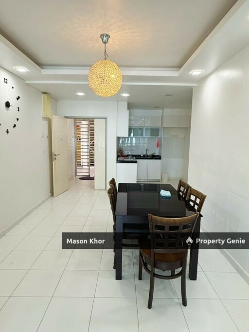 THE GOLDEN TRIANGLE CONDO 1165sf 2CP FULLY RENOVATED RELAU
