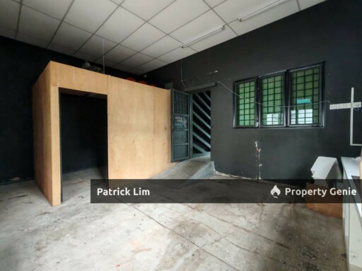 Taman Kota Syahbandar Melaka (Ground Floor, End Lot) of 3 Storey Shoplot (For Rent)