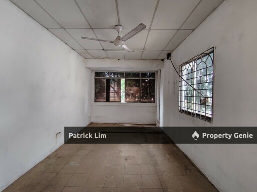 Ayer Keroh Main Road (1St Floor) End Lot For Rent
